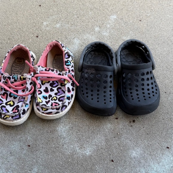 Toddler Shoe Bundle – Hey Dude White Leopard + Joybees Clogs - Picture 1 of 6